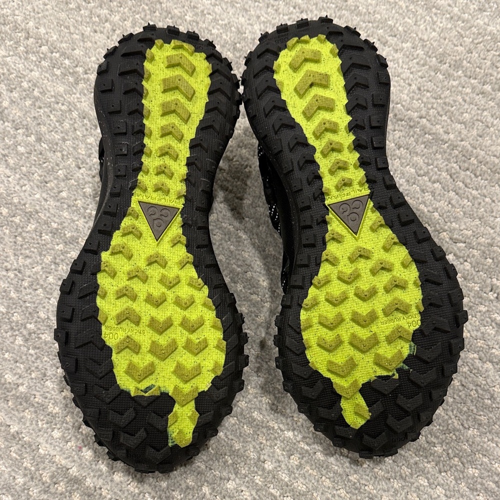 Nike Black and Gray Athletic Shoes - Picture 6 of 8